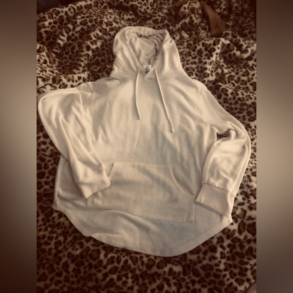 💝SALE💝 4/$20 Soft Cream Color Hoodie - fuzzy warm - front pocket - Size XL